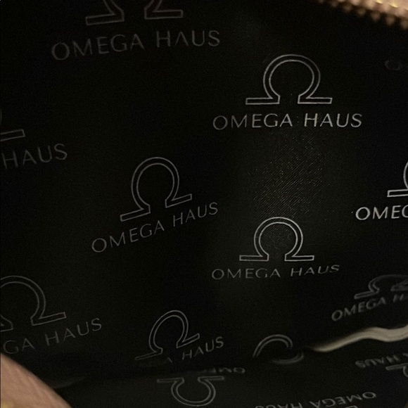 Pink Crossbody Bag with Slouchy Design - Picture 2 of 4